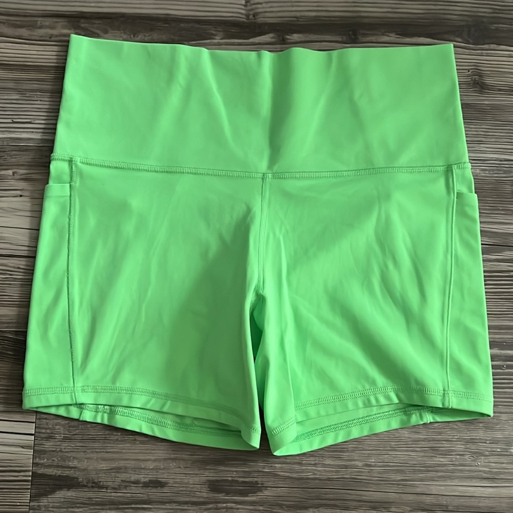 Athleta Salutation Stash Pocket II 5” Short Biker Shorts Bright Lime Green